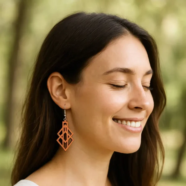 Bo 01, boucles d'oreilles bois portées, jp laser art