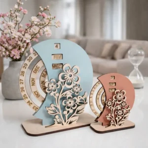 Calendrier perpétuel en bois – Décoration florale – Objet déco artisanal personnalisable – Modèle  » Floréa « 